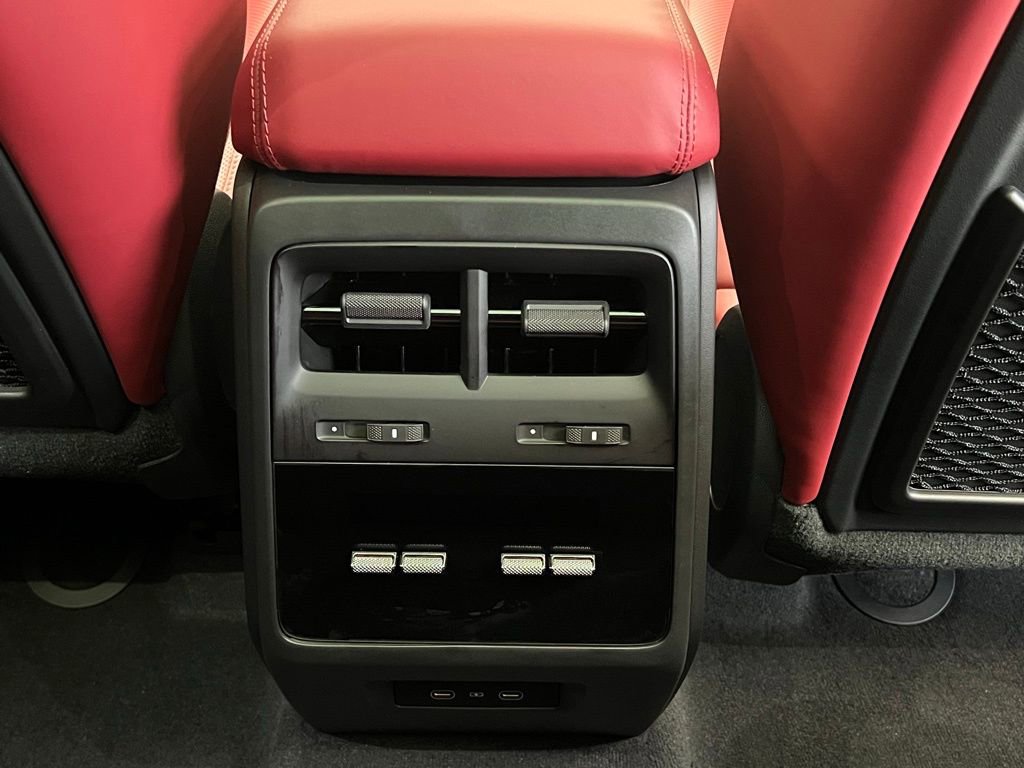 New 2026 Porsche Macan 4 Electric image 17