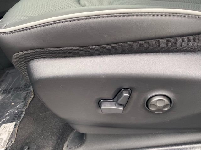 New 2026 Chrysler Pacifica Limited w/ S Appearance Package FWD image 16
