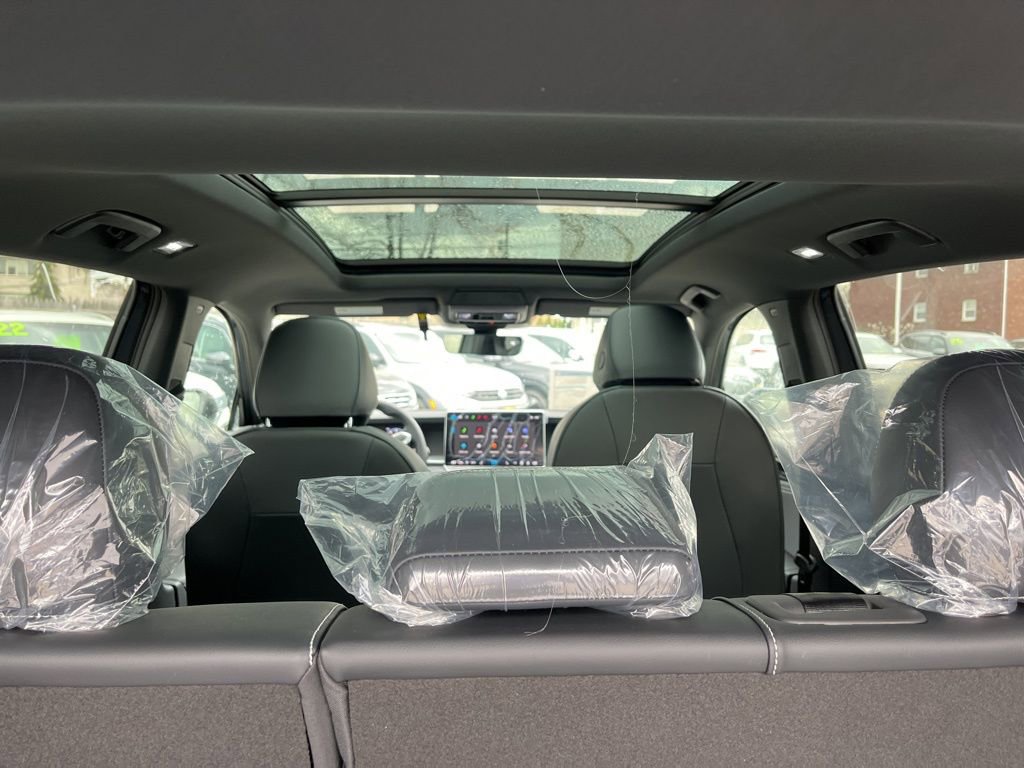 New 2026 Volkswagen Tiguan SE R-Line image 10