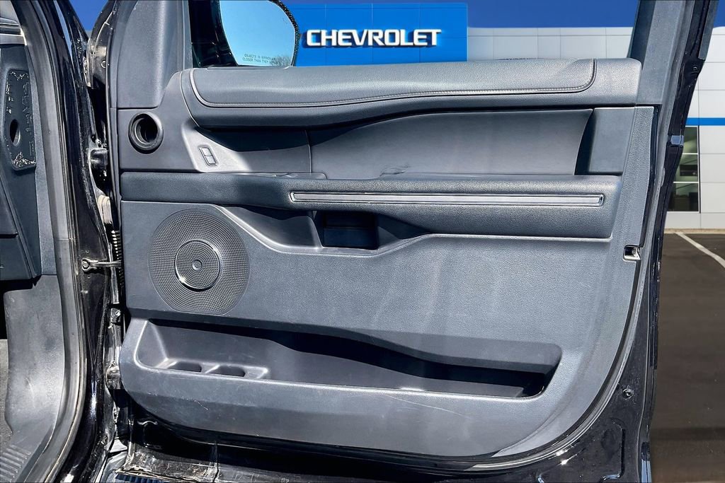 Used 2024 Ford Expedition XLT image 28