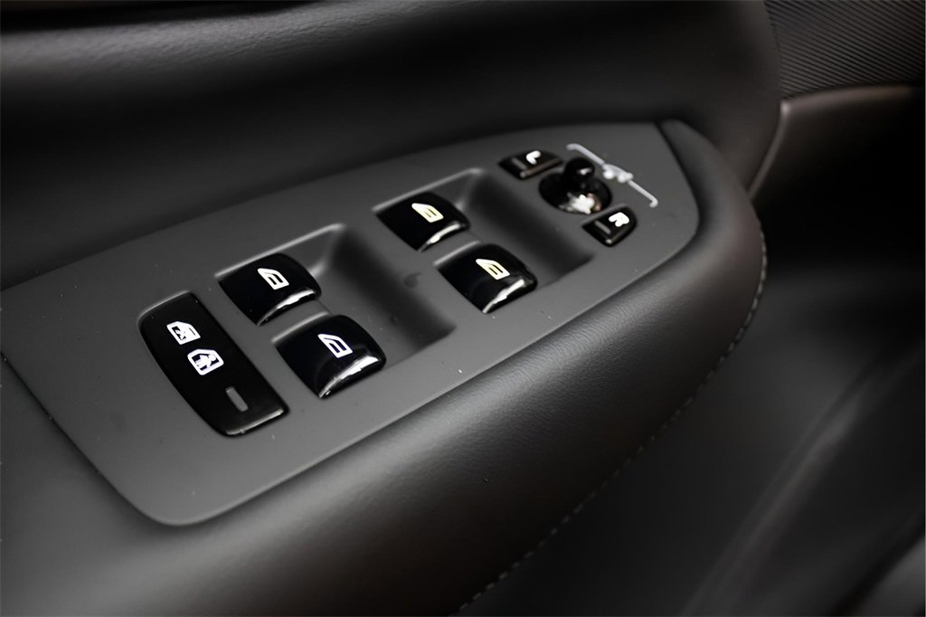 Certified 2025 Volvo XC90 T8 Plus w/ Protection Package Premier image 20