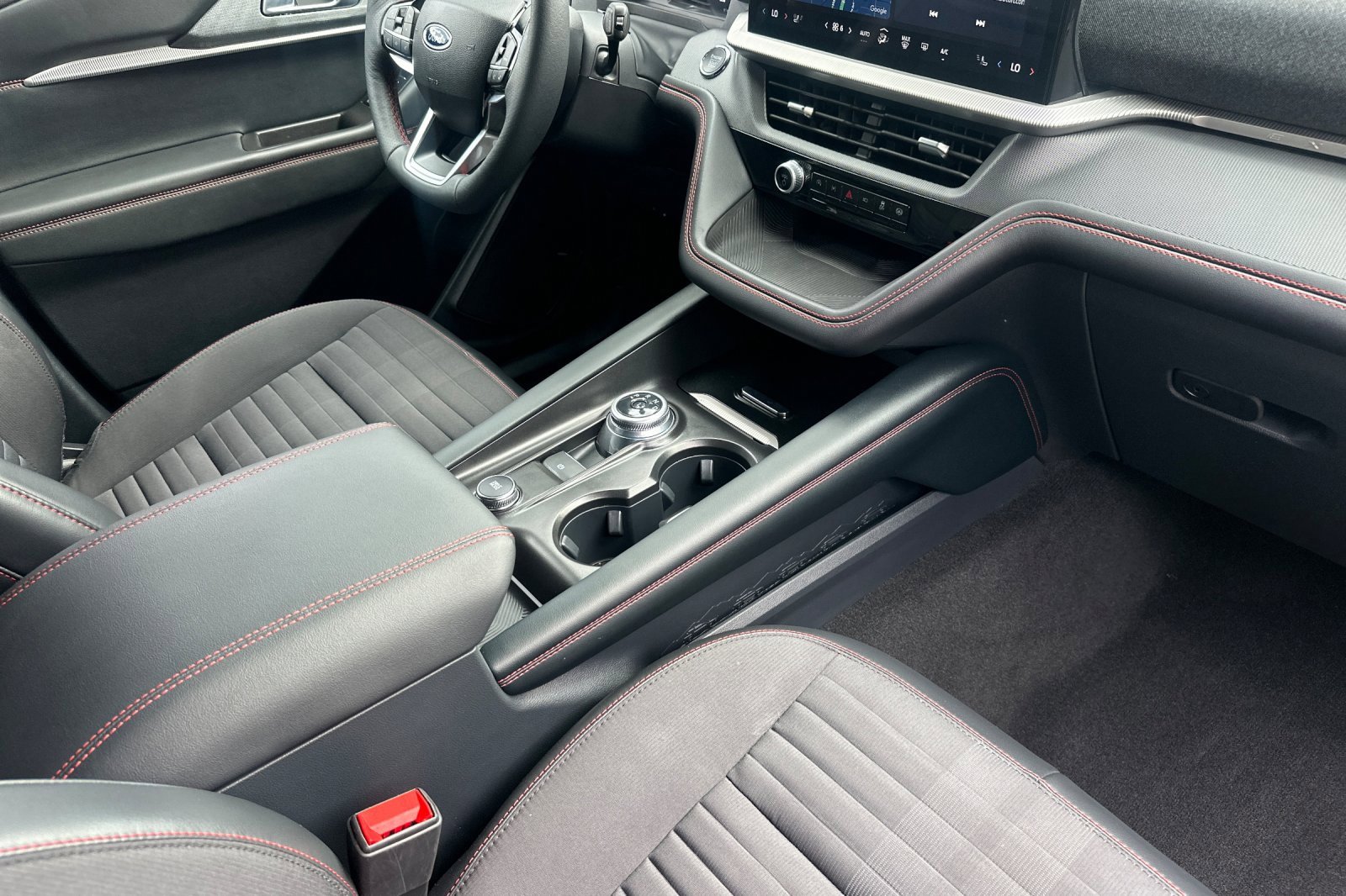 Used 2025 Ford Explorer ST-Line image 17