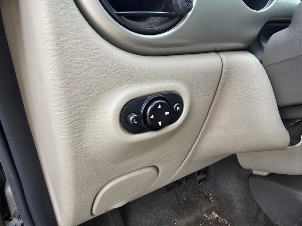 Used 2005 Chrysler PT Cruiser GT image 27