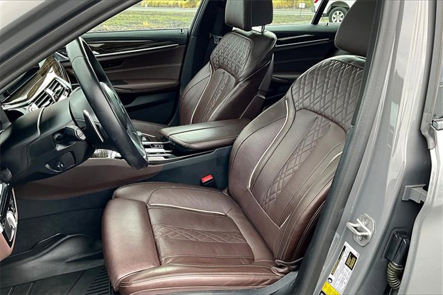 Used 2022 BMW M550i xDrive w/ Shadowloine Package image 27