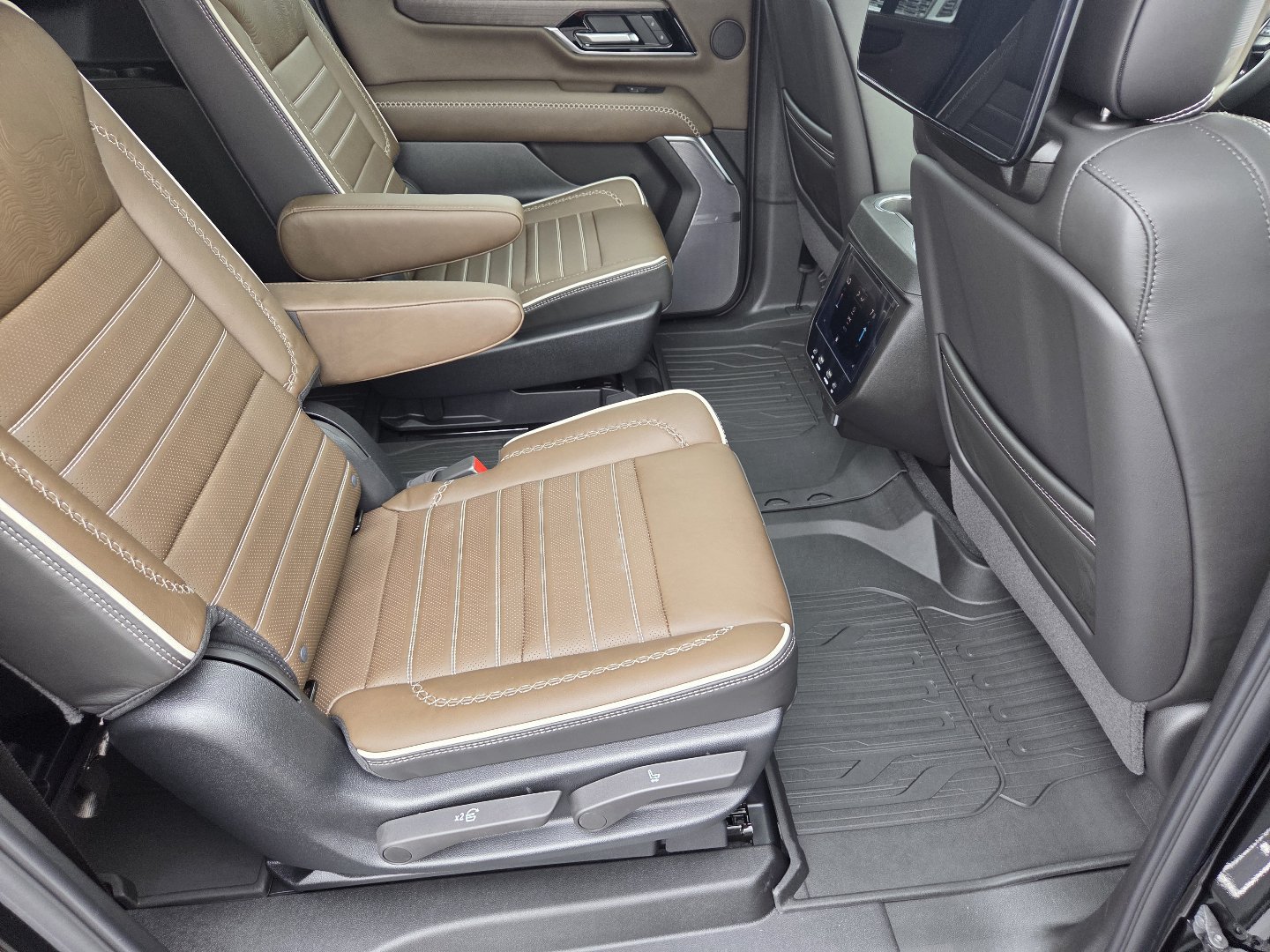 New 2026 GMC Yukon XL Denali Ultimate AWD/4WD image 26