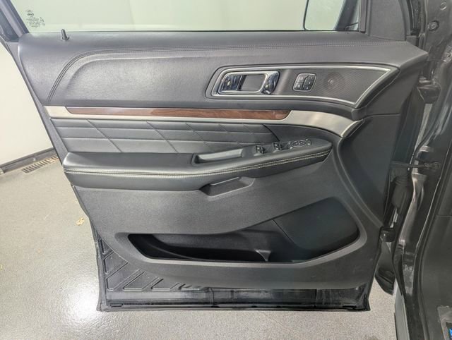 Used 2019 Ford Explorer Platinum image 9