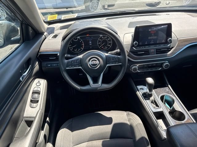 Used 2024 Nissan Altima 2.5 SV FWD image 4