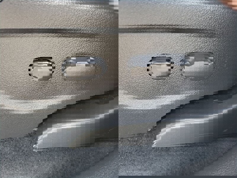 Used 2019 Chevrolet Trax LT w/ LT Convenience Package AWD/4WD image 19