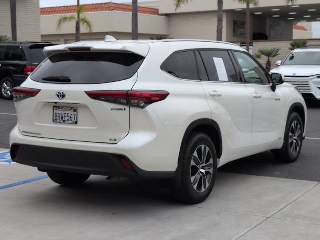 Used 2020 Toyota Highlander XLE AWD/4WD image 5