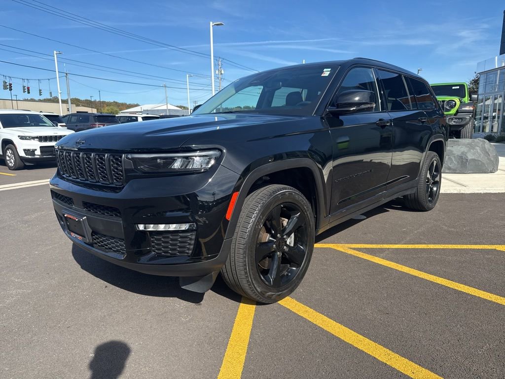 Used 2023 Jeep Grand Cherokee L Limited w/ Black Appearance Package image 3