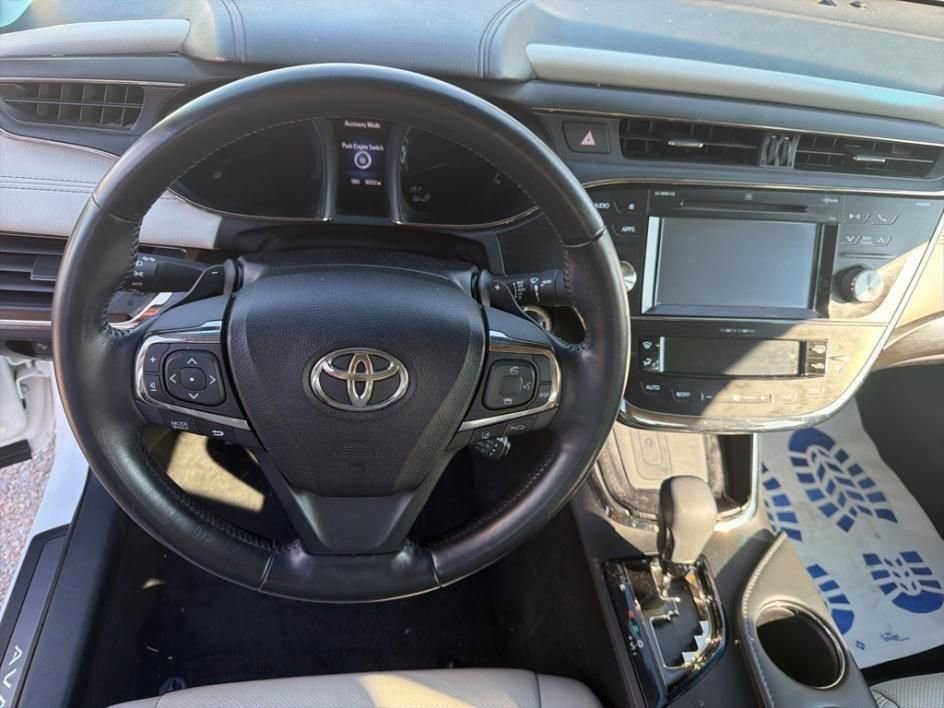 Used 2017 Toyota Avalon Limited image 12
