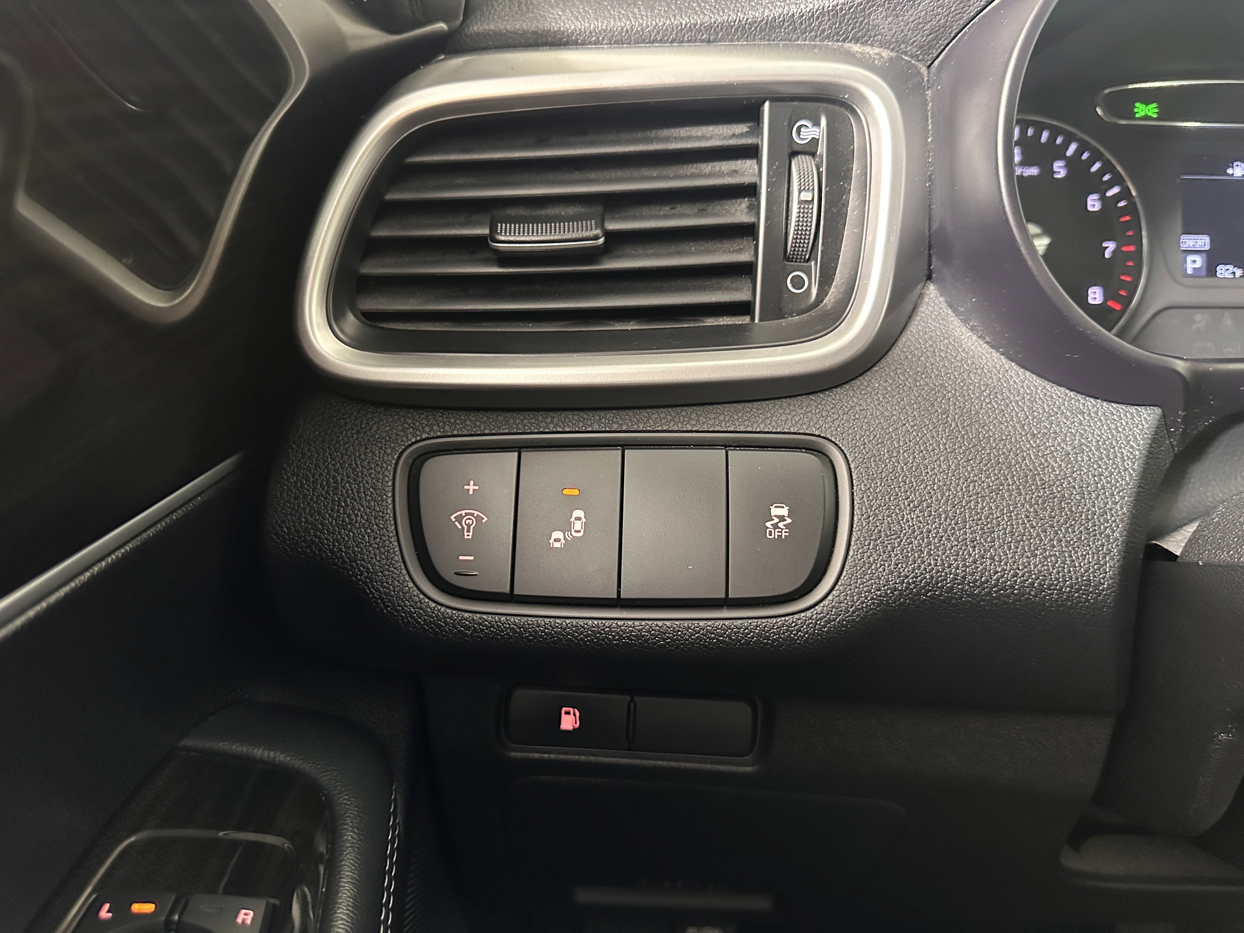 Used 2019 Kia Sorento LX image 31