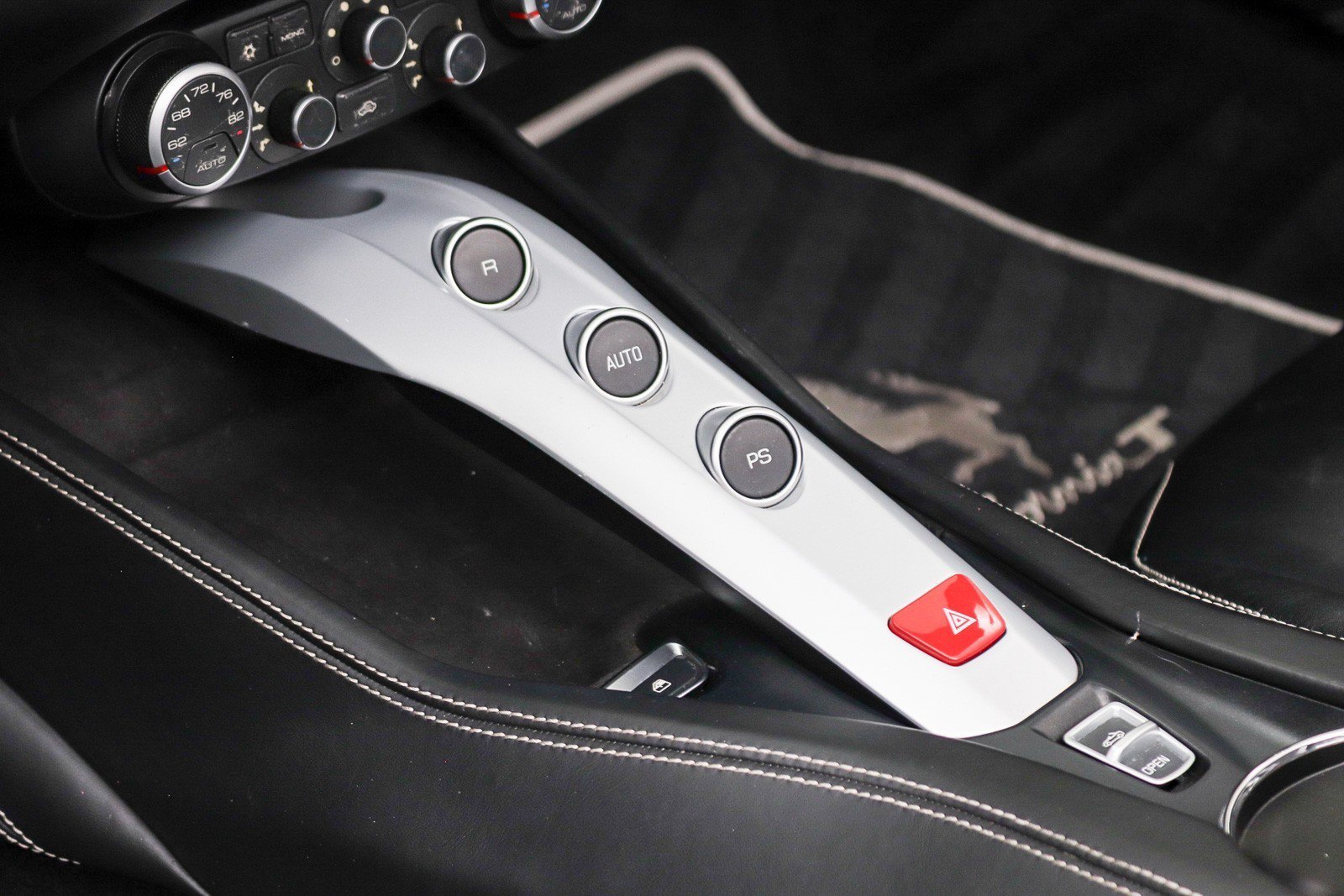Used 2017 Ferrari California T RWD image 32