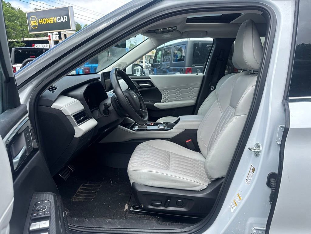 Used 2025 Mitsubishi Outlander SEL AWD/4WD image 17