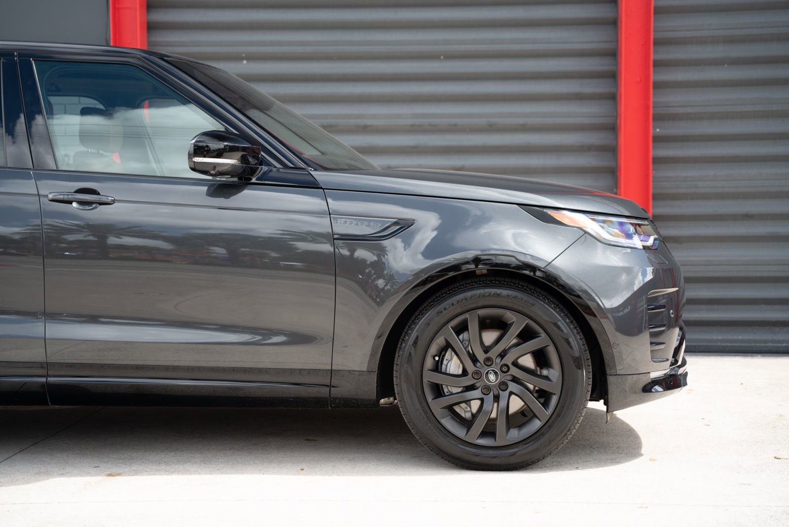 Used 2023 Land Rover Discovery S R-Dynamic AWD/4WD image 3