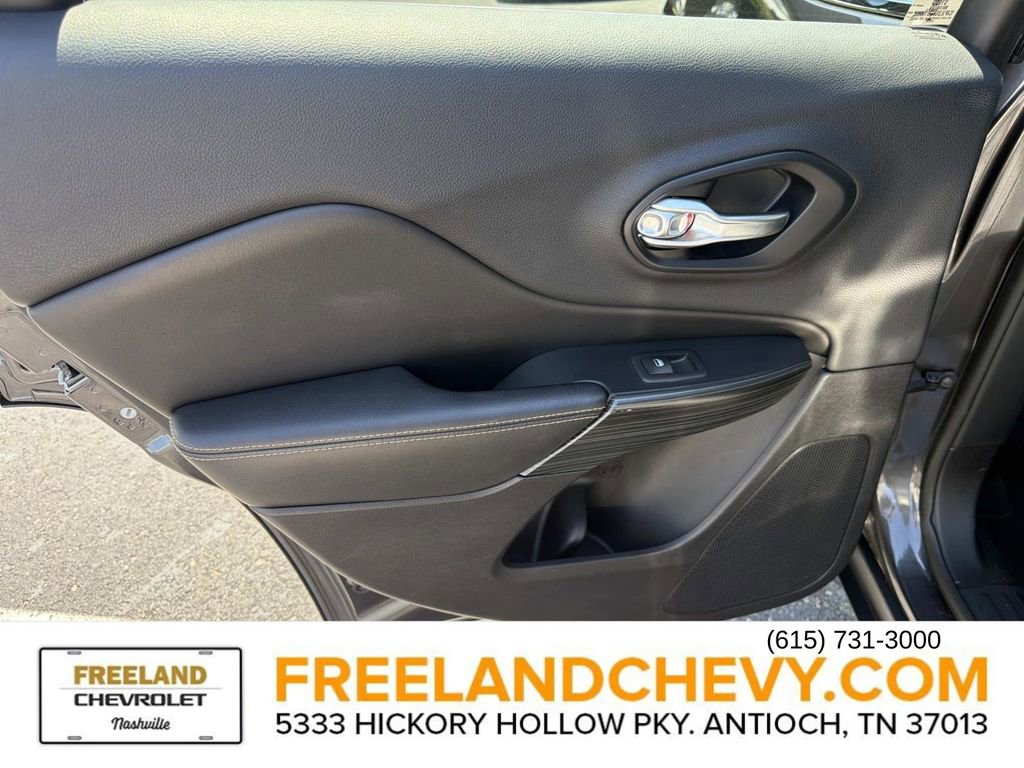 Used 2016 Jeep Cherokee Limited w/ Luxury Group FWD image 15