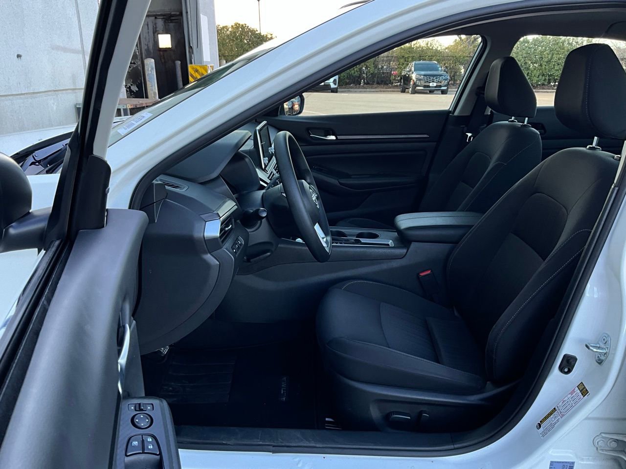 Used 2025 Nissan Altima 2.5 SV image 10