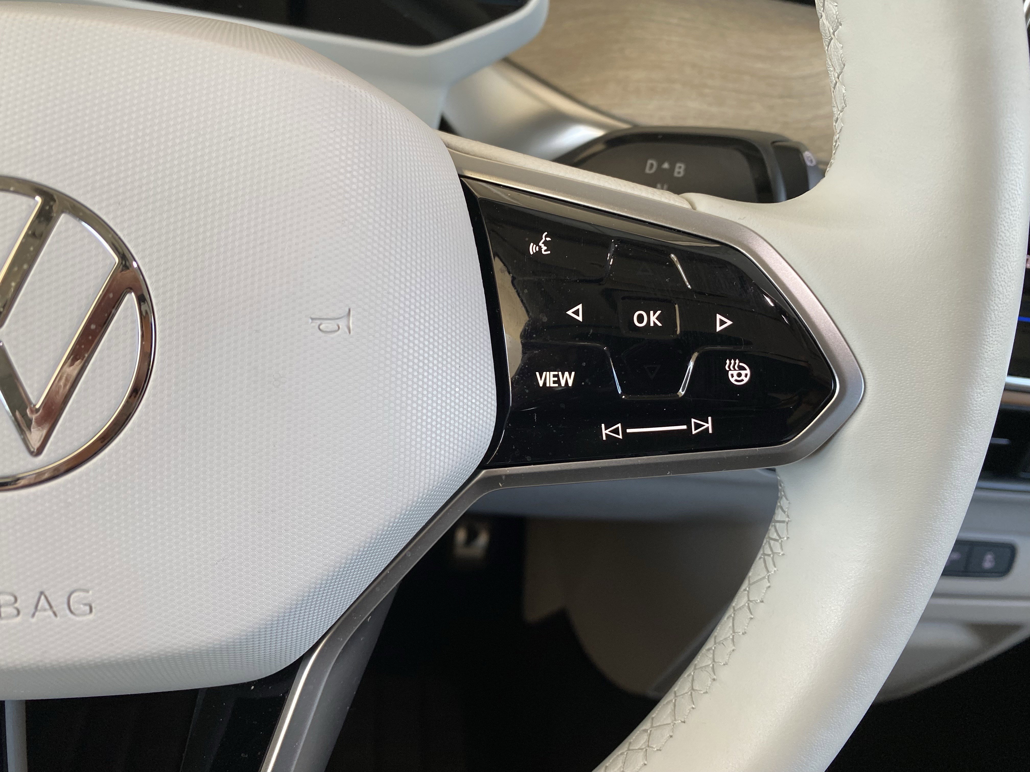 Used 2025 Volkswagen ID. Buzz 1st Edition image 7