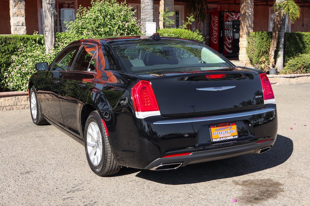 Used 2022 Chrysler 300 Touring image 6