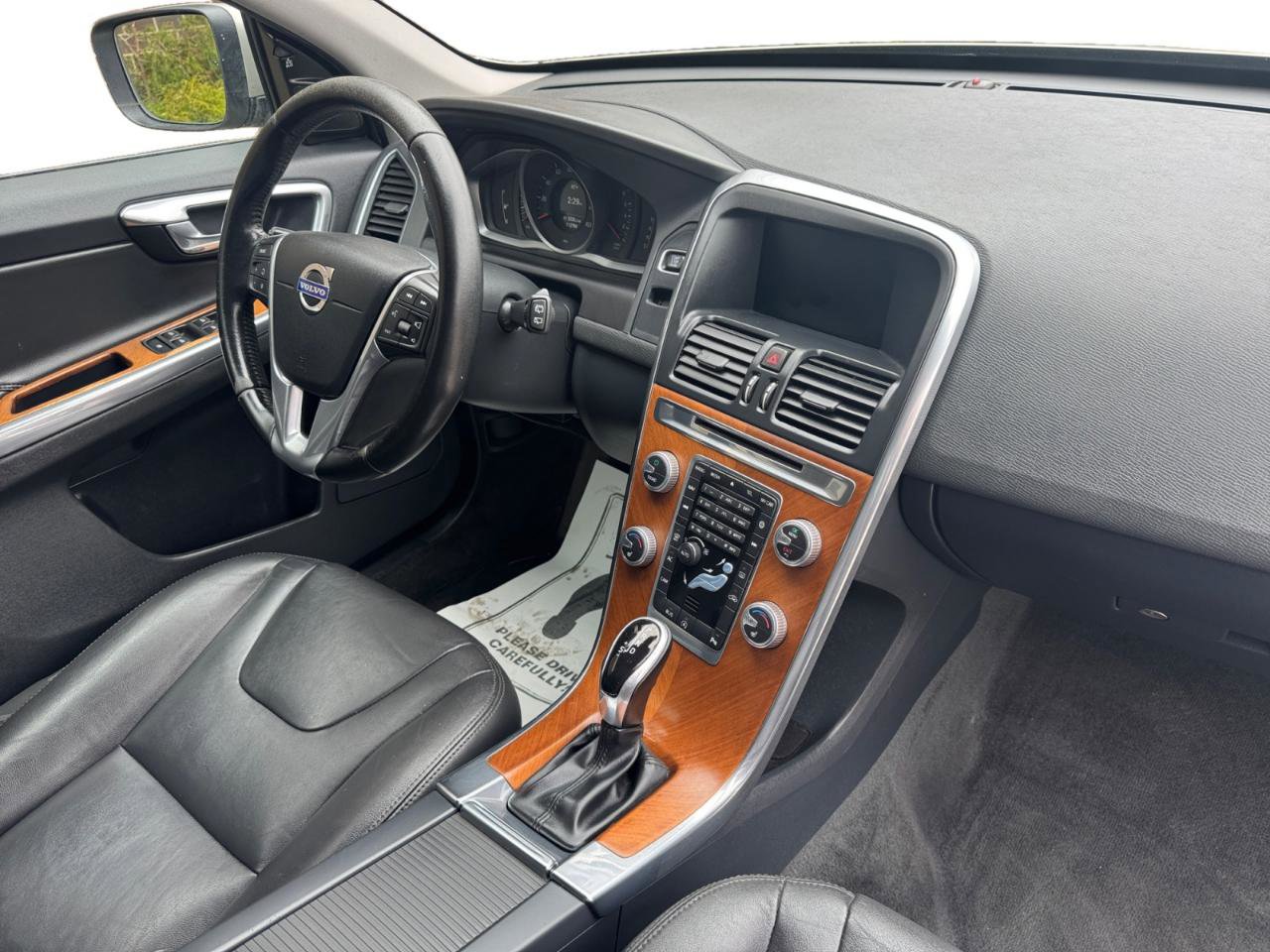 Used 2017 Volvo XC60 T5 Inscription image 4