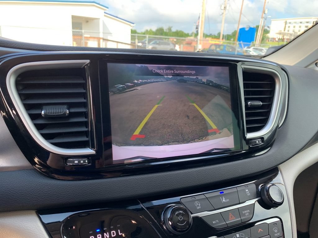 Used 2022 Chrysler Pacifica Touring-L FWD image 25