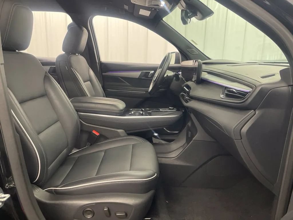 Used 2025 Buick Enclave Preferred AWD/4WD image 22