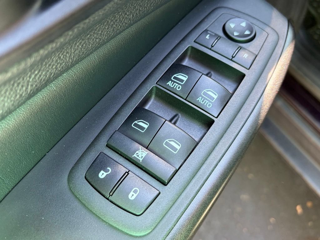 Used 2021 Jeep Cherokee Trailhawk w/ Technology Group AWD/4WD image 26