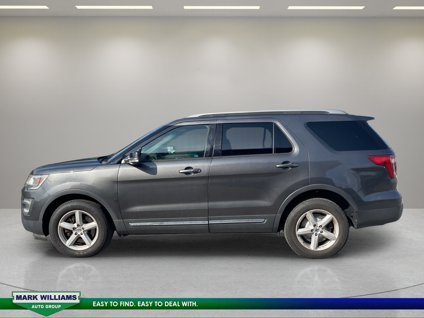 Used 2016 Ford Explorer XLT w/ Equipment Group 202A AWD/4WD image 4