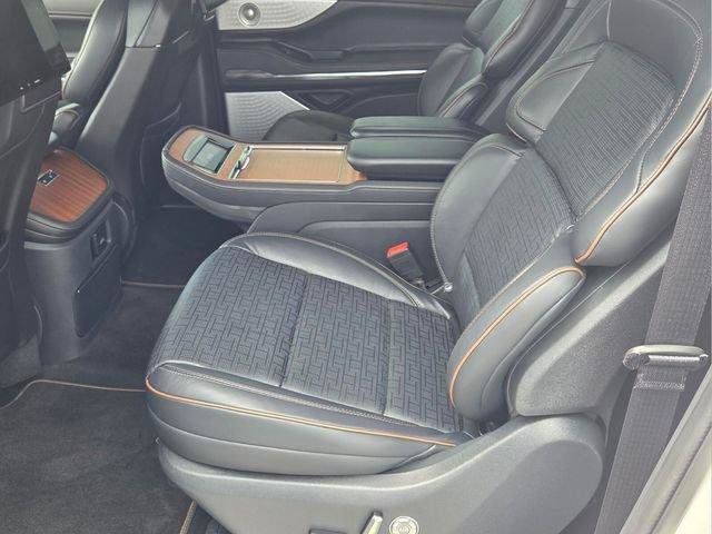 Used 2025 Lincoln Navigator L Black Label AWD/4WD image 12