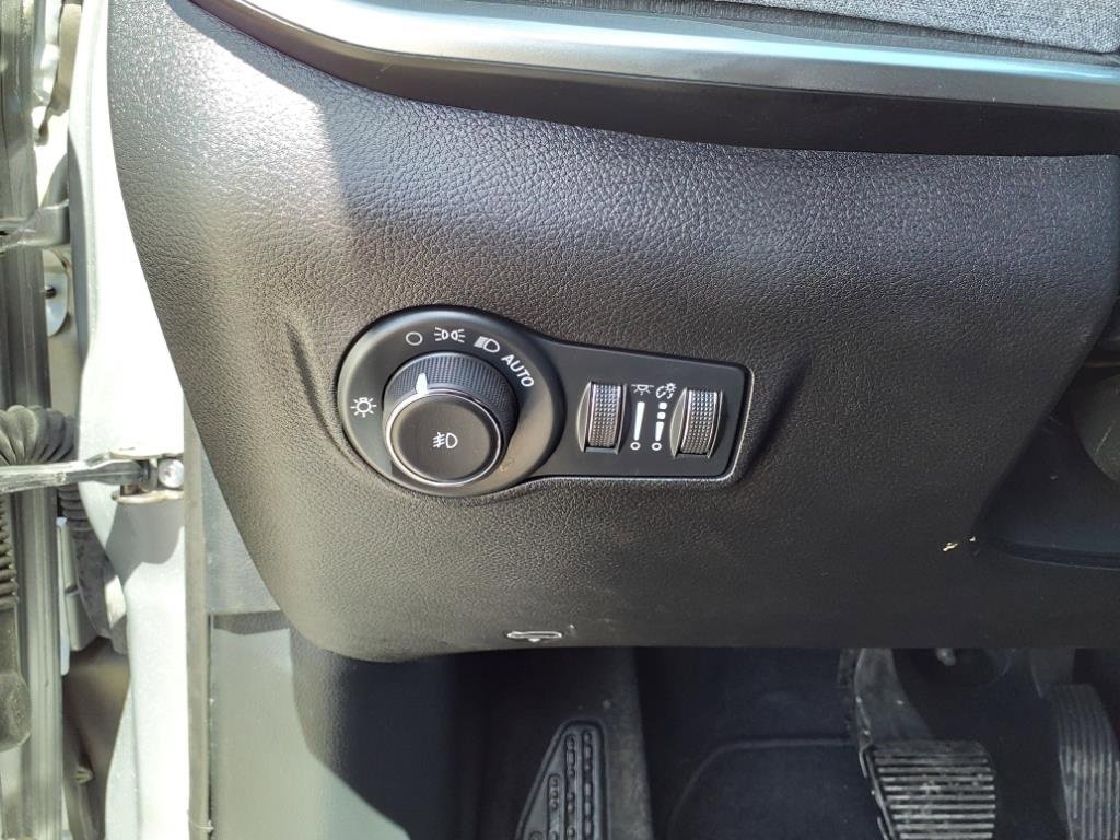 Used 2024 Jeep Compass Latitude image 22