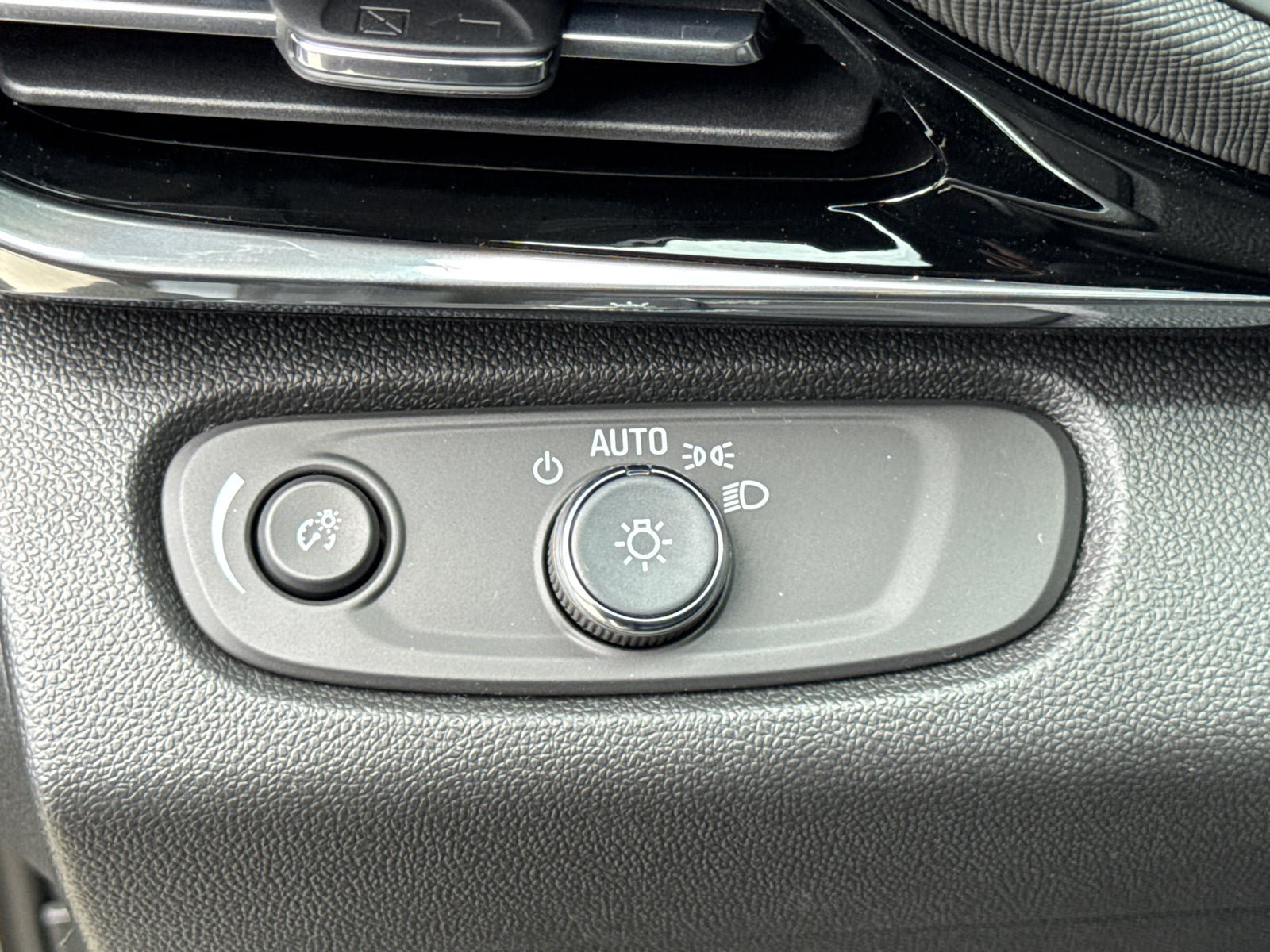 Used 2026 Buick Envista Sport Touring w/ Convenience I Package FWD image 29