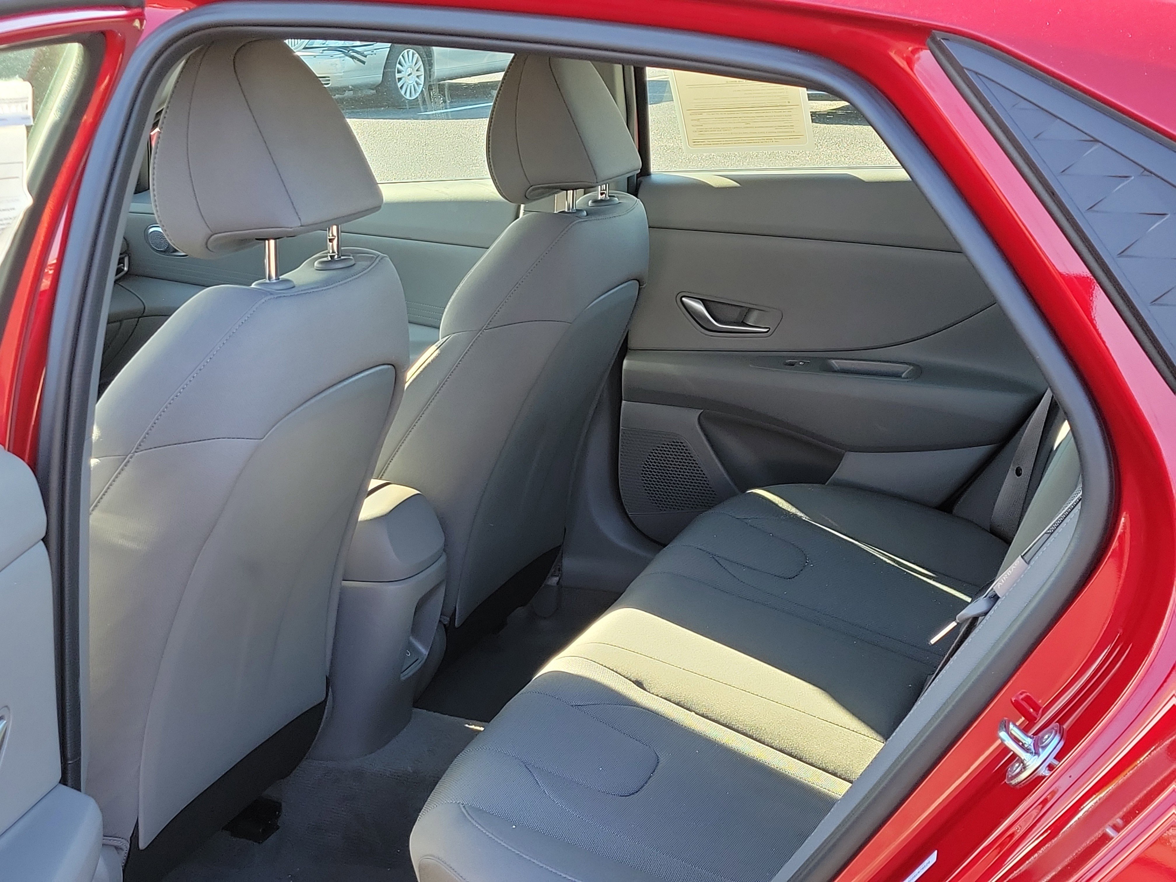 Used 2025 Hyundai Elantra SE image 13