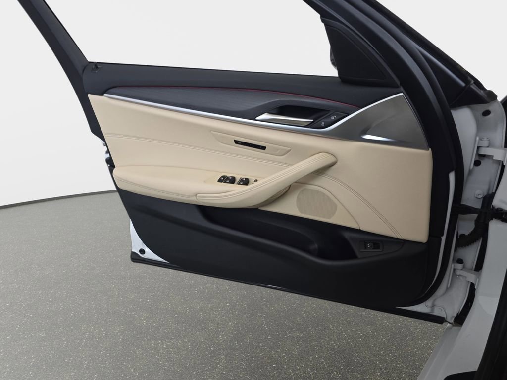 Certified 2022 BMW 530i xDrive w/ Convenience Package AWD/4WD image 26
