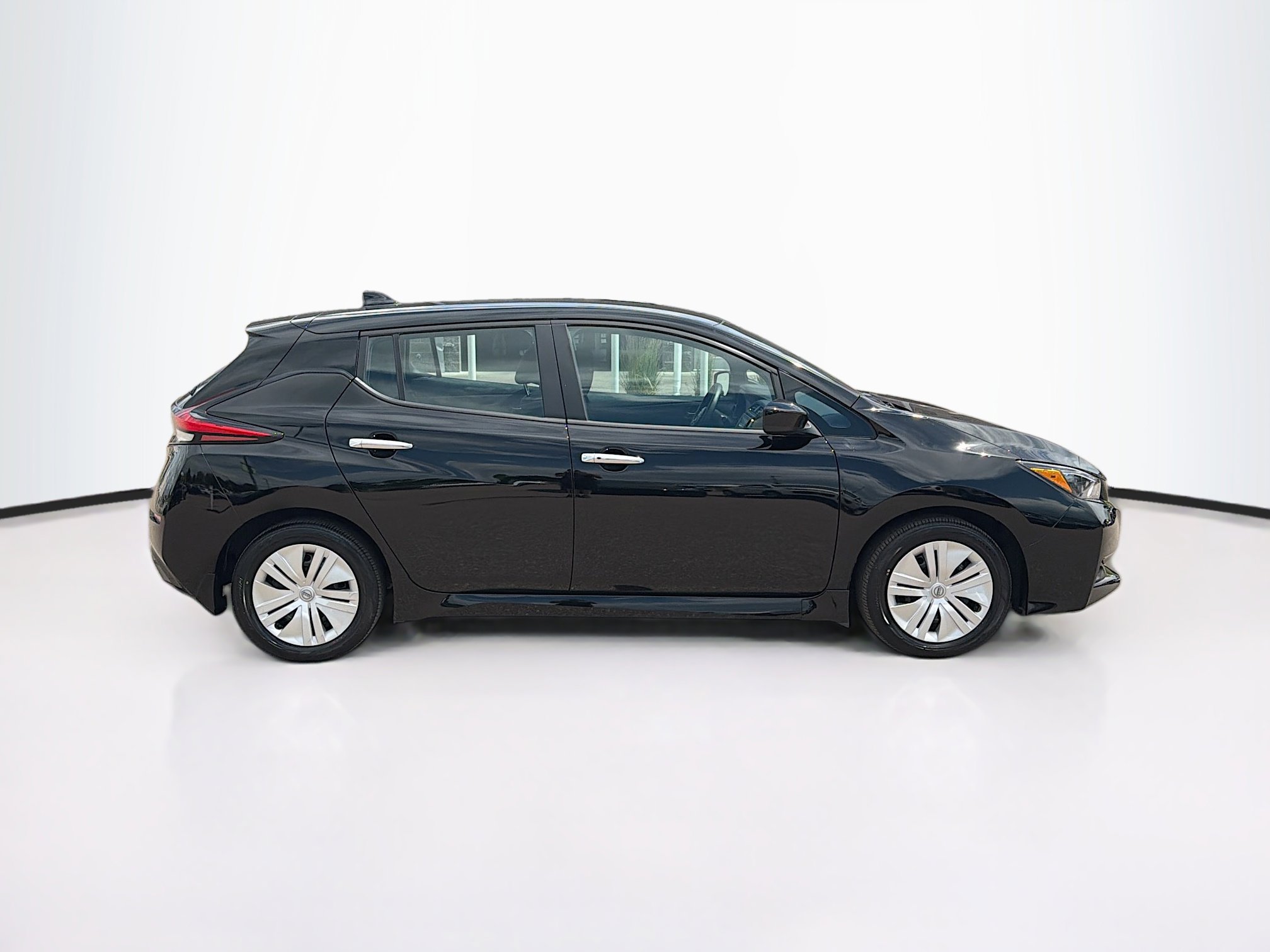 Used 2025 Nissan Leaf S FWD image 10