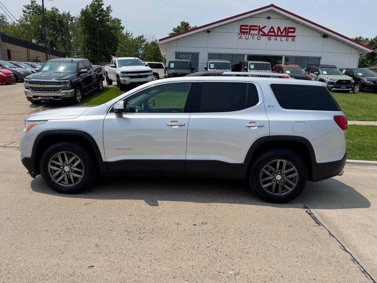 Used 2017 GMC Acadia SLT AWD/4WD image 2