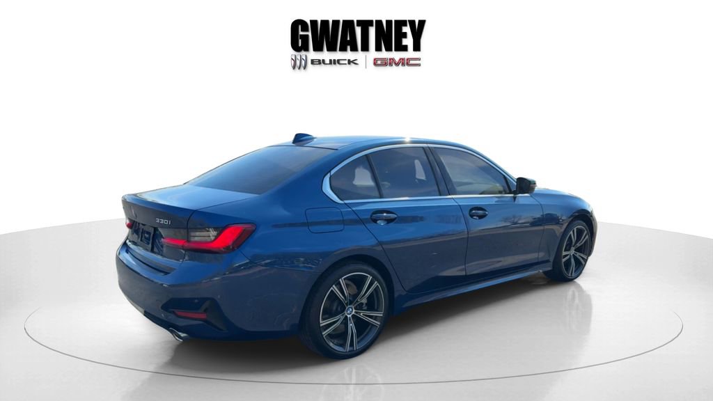Used 2021 BMW 330i xDrive Sedan w/ Driving Assistance Package image 7