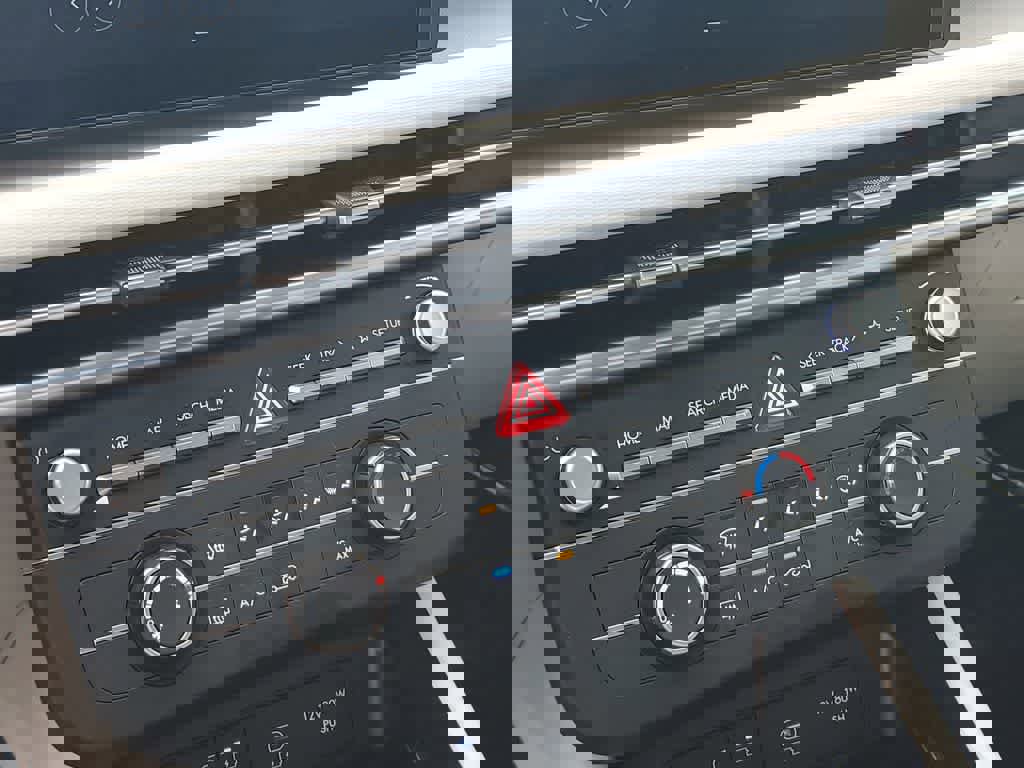 Used 2025 Hyundai Tucson SE image 28