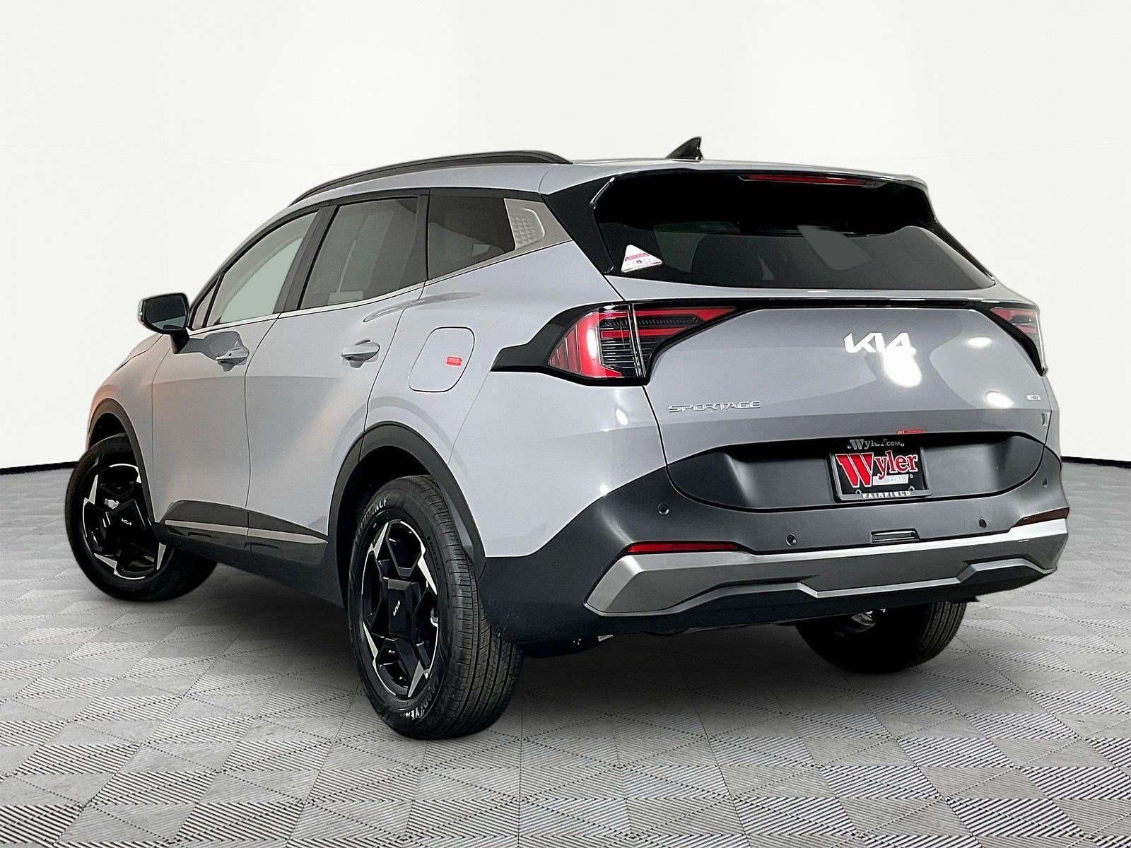Certified 2026 Kia Sportage EX w/ EX Panoramic Sunroof Package AWD/4WD image 4