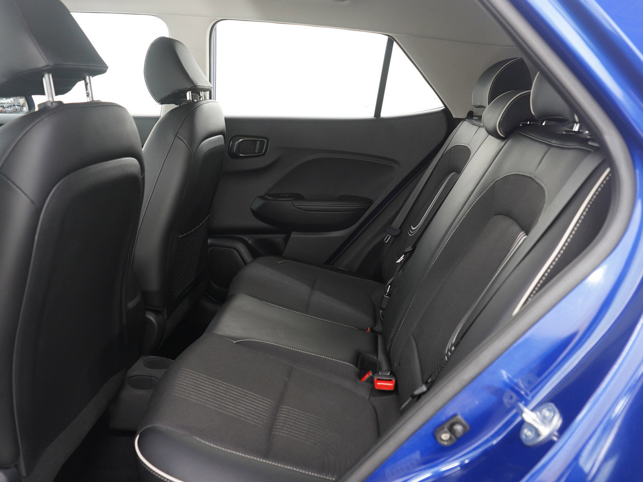 Used 2023 Hyundai Venue Limited image 13