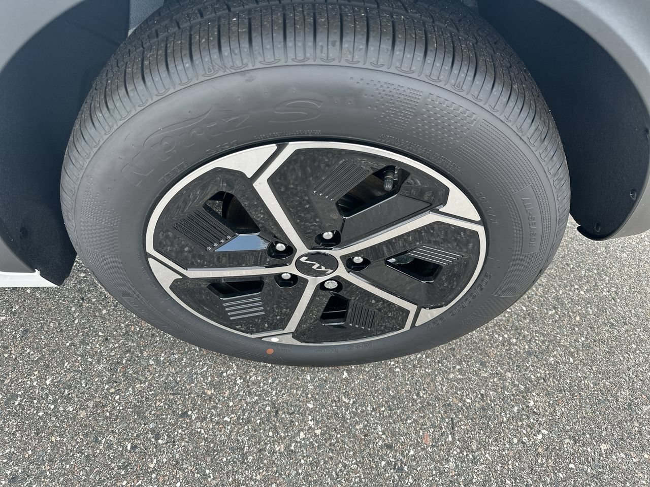 New 2026 Kia Niro EX FWD image 21