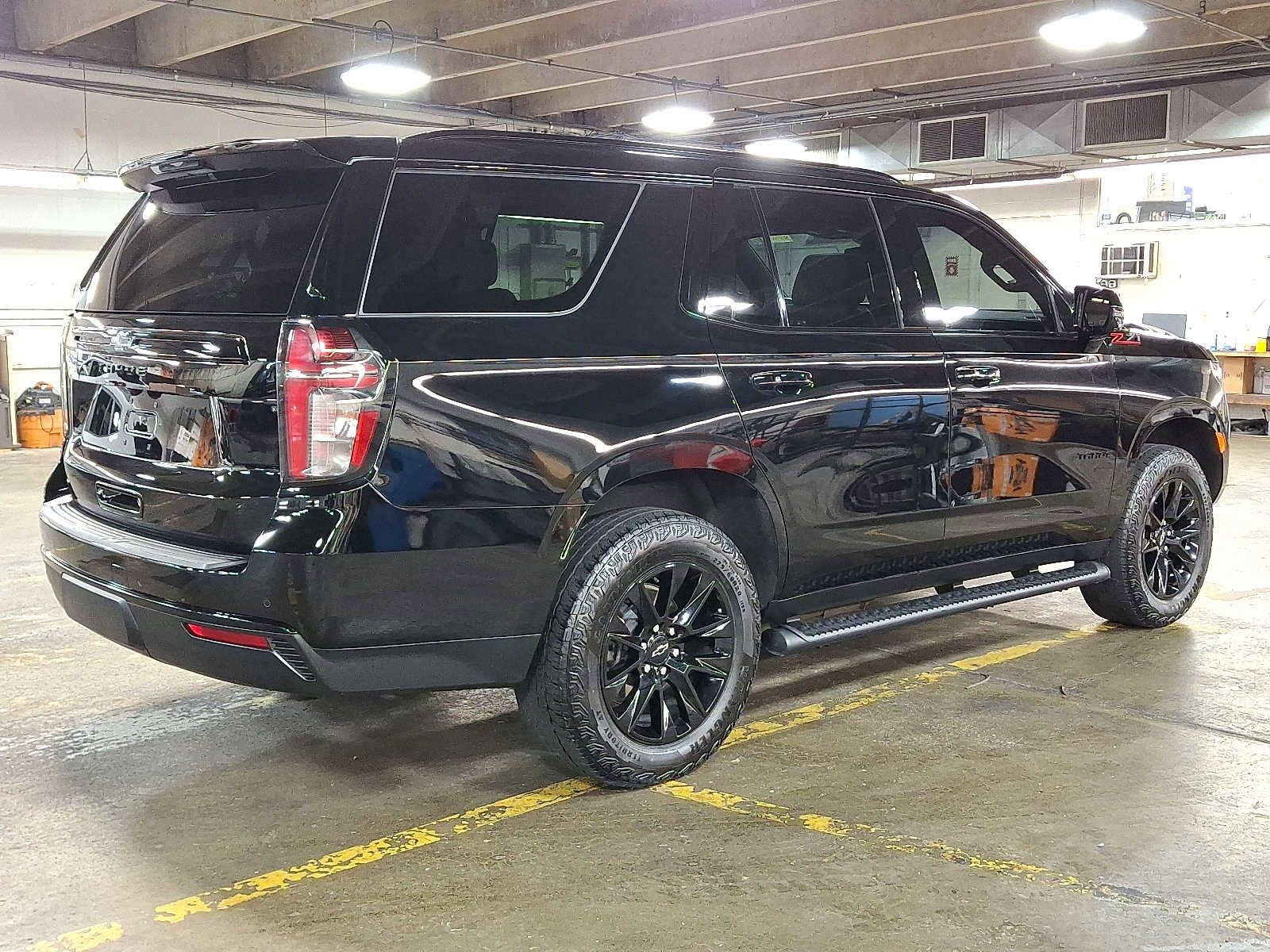 Used 2024 Chevrolet Tahoe Z71 w/ Luxury Package image 7