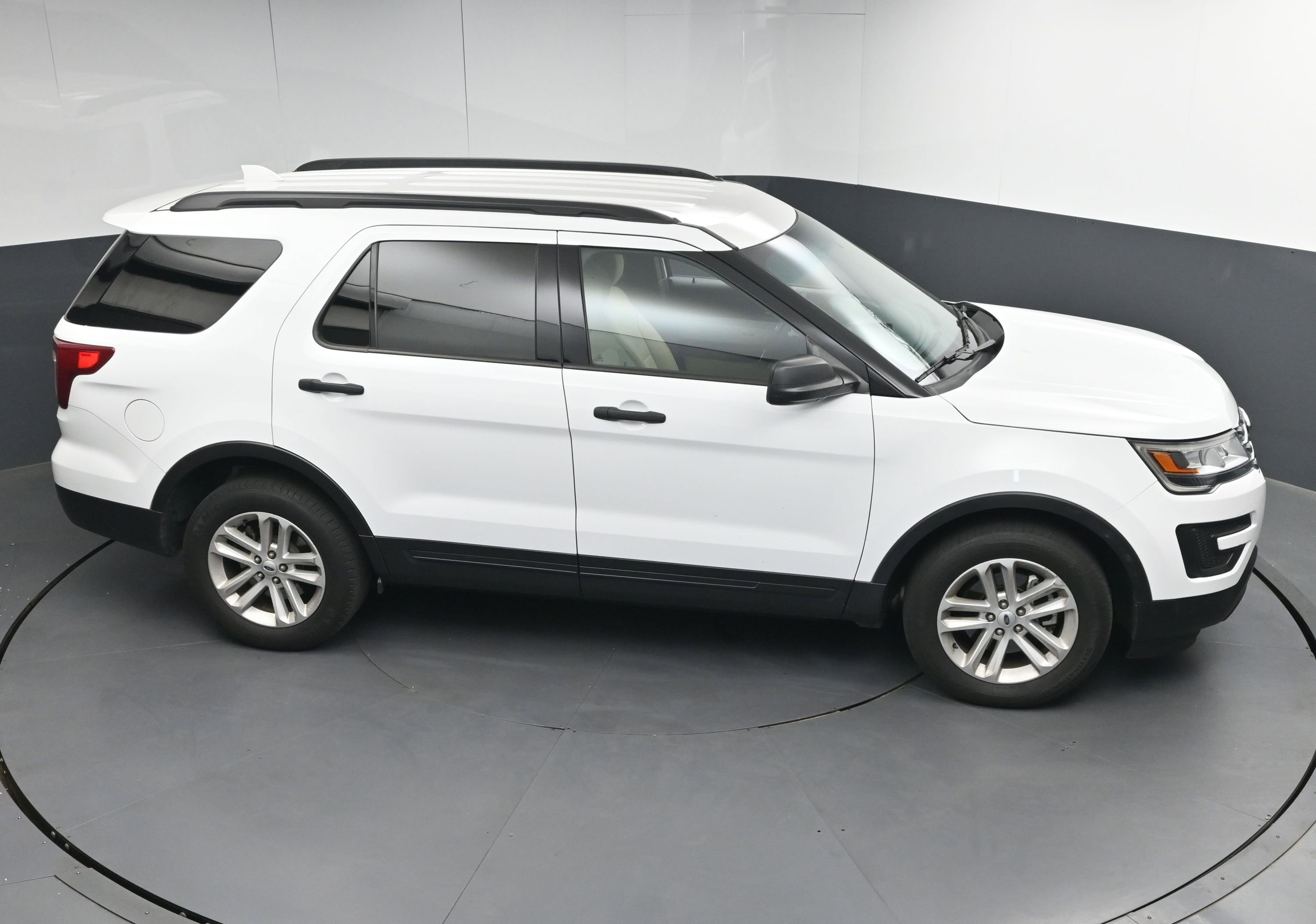 Used 2017 Ford Explorer FWD image 39