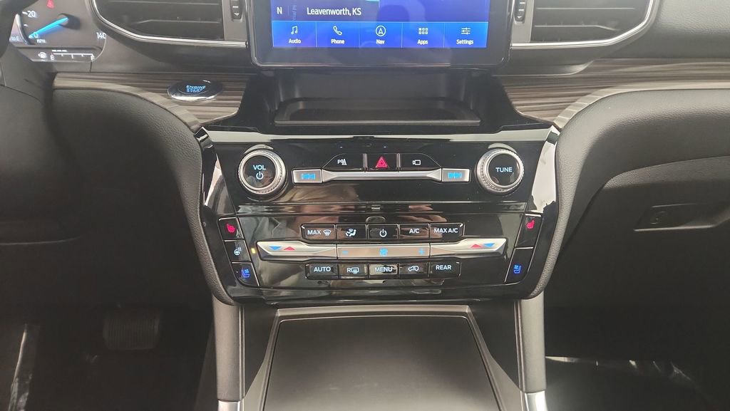Used 2022 Ford Explorer Limited w/ Equipment Group 301A image 16