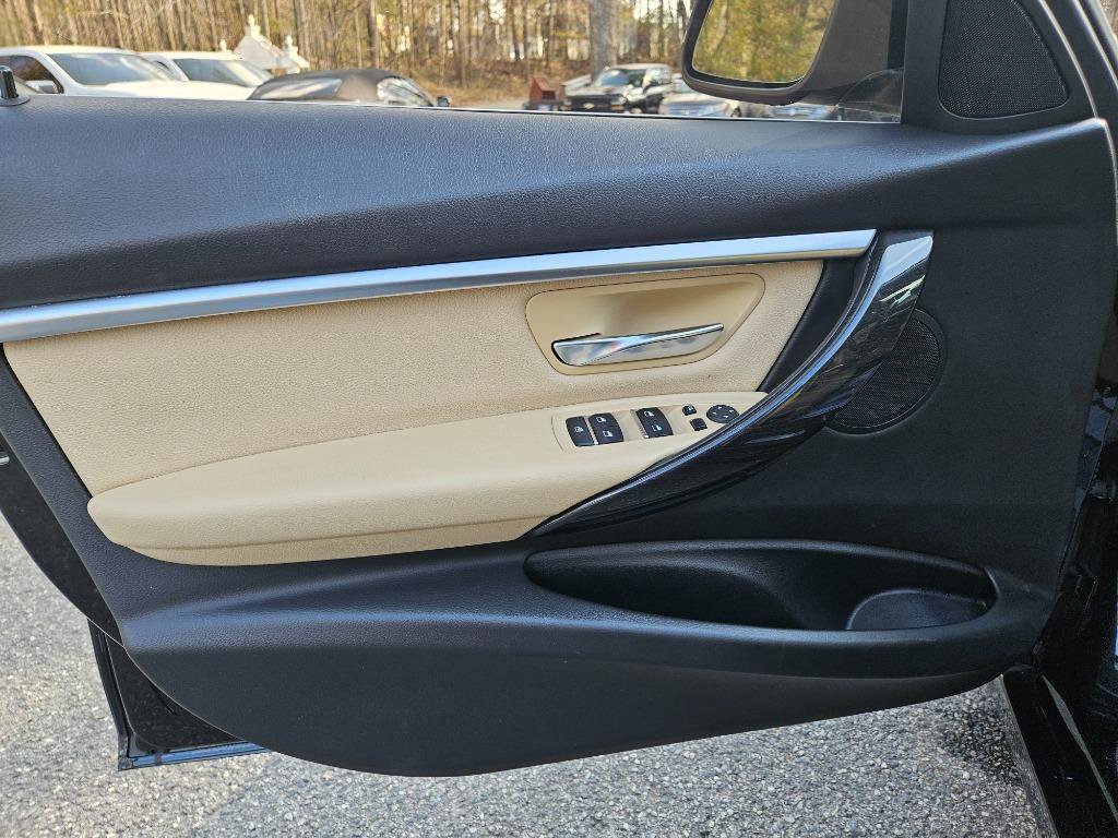 Used 2018 BMW 330i xDrive Sedan w/ Premium Package AWD/4WD image 12