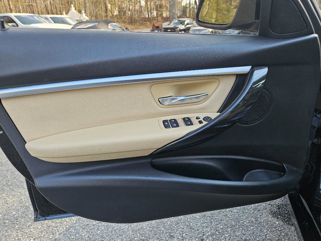Used 2018 BMW 330i xDrive Sedan w/ Premium Package AWD/4WD image 12