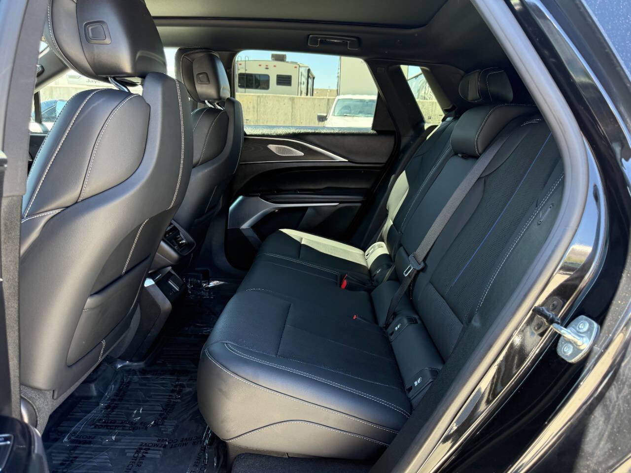 Used 2024 Cadillac Lyriq Luxury w/ LPO, Floor Liner Package AWD/4WD image 14