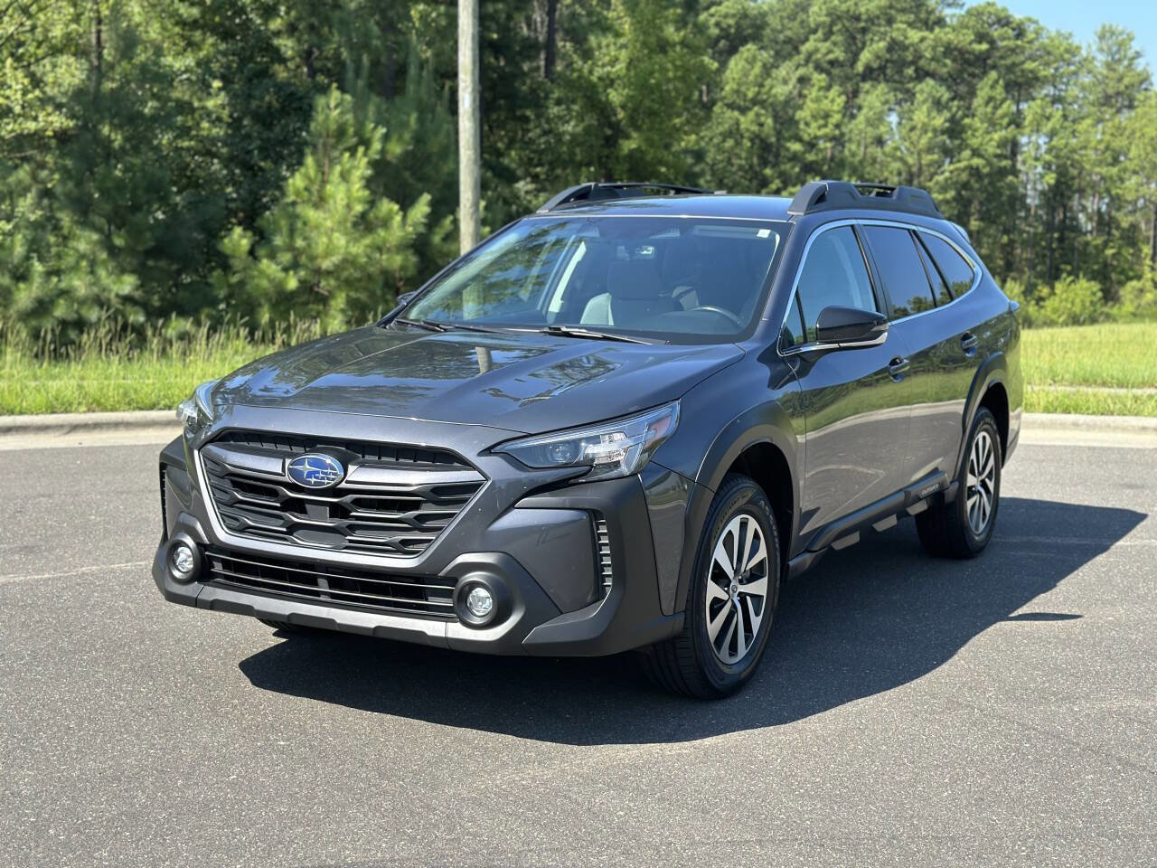 Used 2023 Subaru Outback Premium image 3