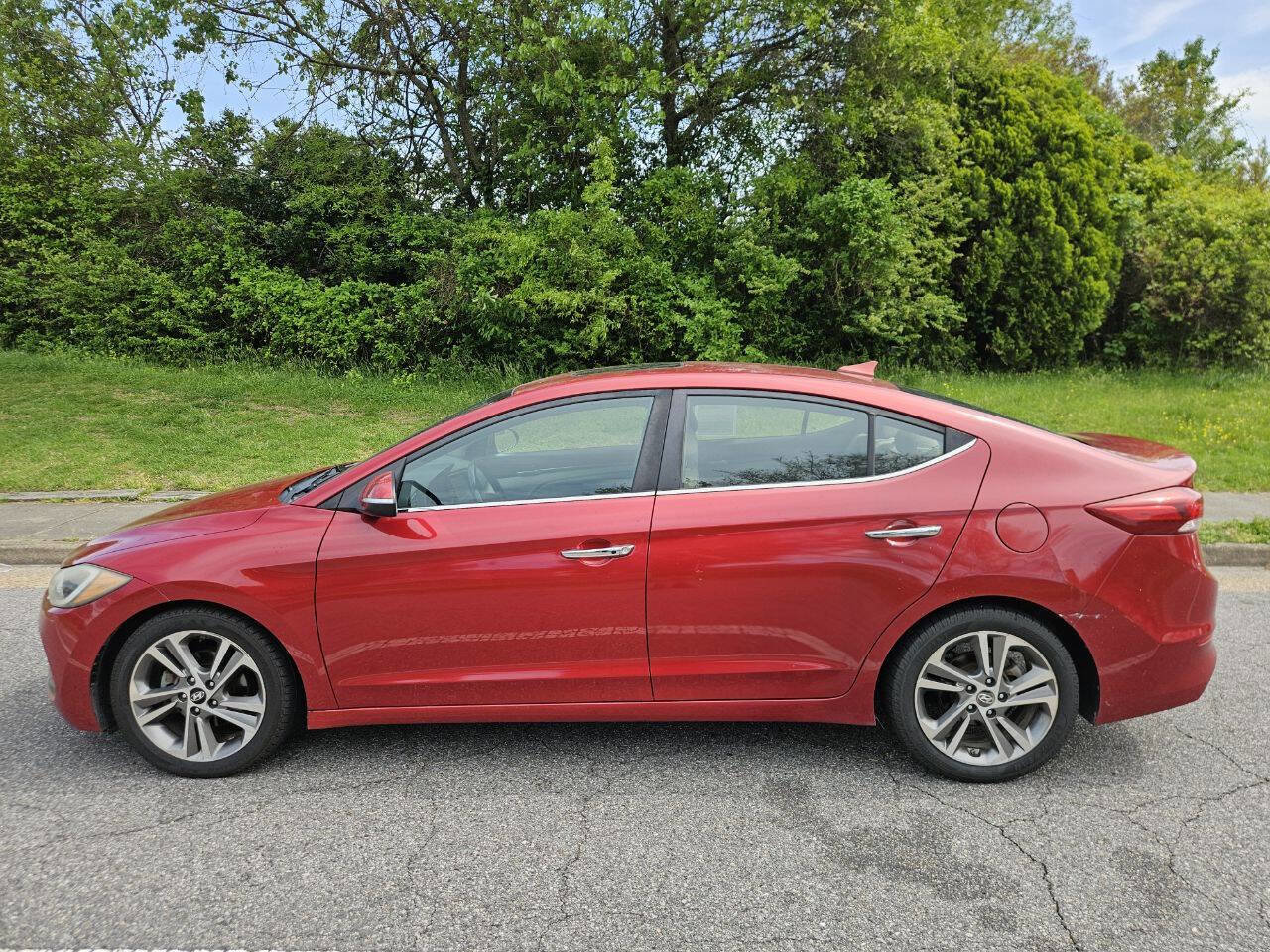 Used 2017 Hyundai Elantra Limited w/ Limited Tech Package 04 FWD image 2