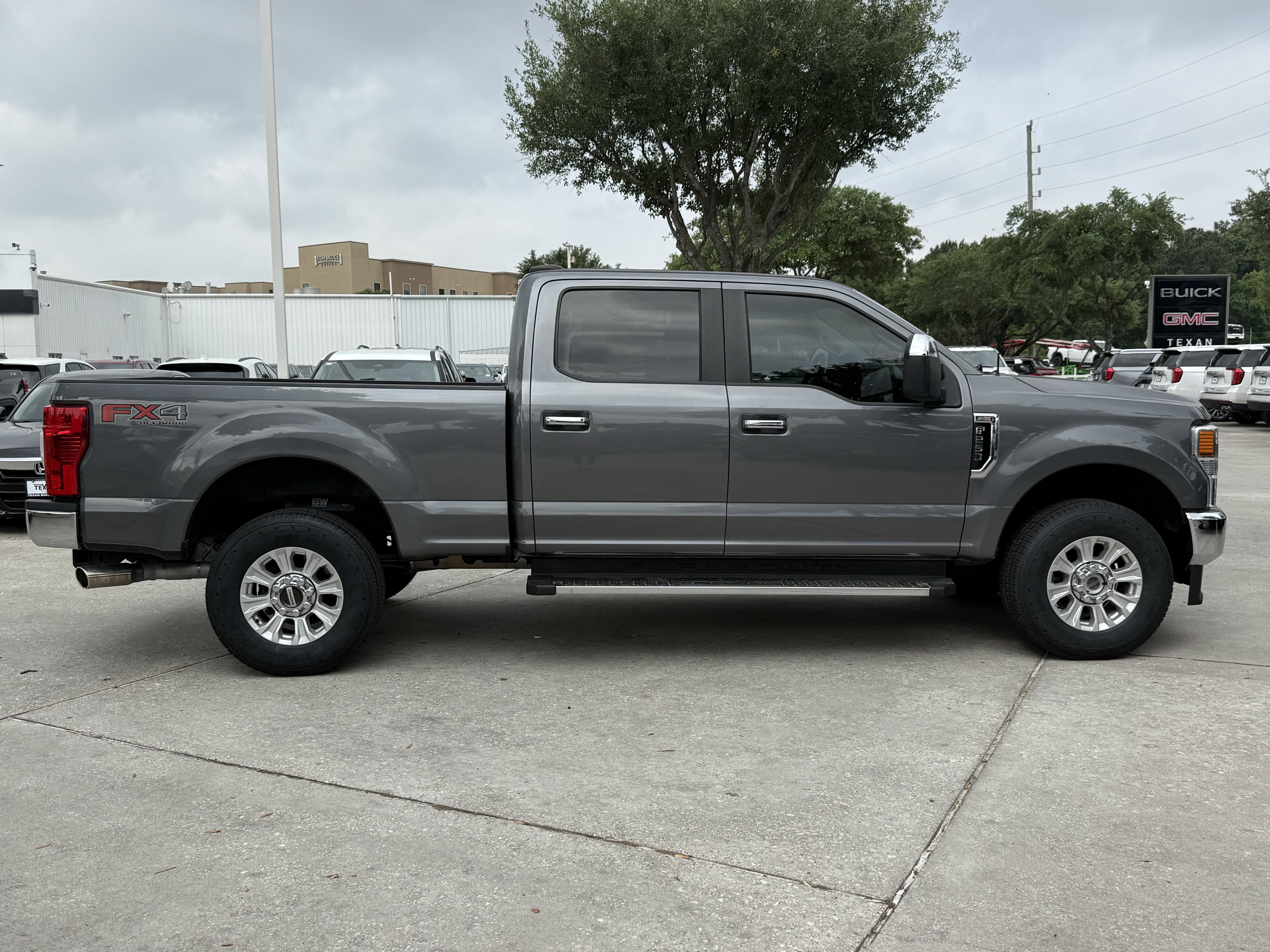 Used 2021 Ford F250 XL w/ STX Appearance Package AWD/4WD image 3