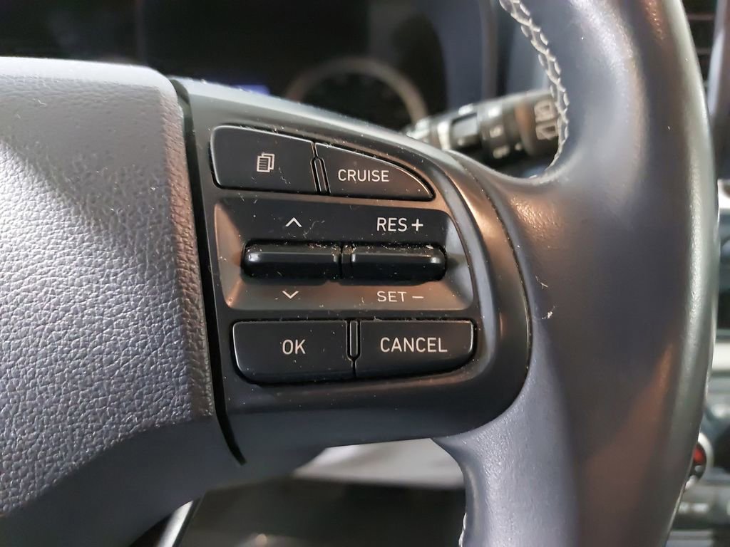 Used 2022 Hyundai Venue Limited FWD image 17